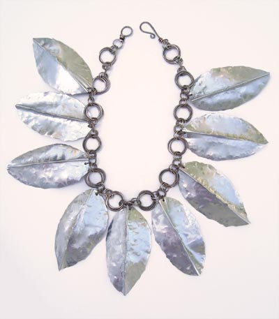 Chunky Nine Silver Leaves Collar Necklace in Aiuminium
